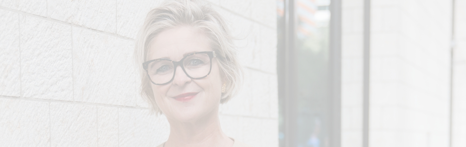 Positioneer Jezelf Podcast #403 | Carla Clarissa van Stralen: ook de vrouw tegen wie jij opkijkt, twijfelt of ze ‘groot’ genoeg is